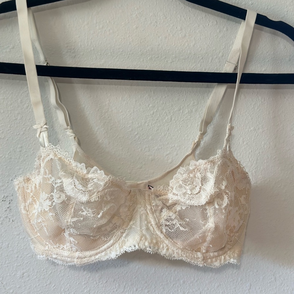 VS Crème Lace Bralette